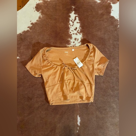 New with tag Pacsun cropped top 
size medium - Picture 1 of 2